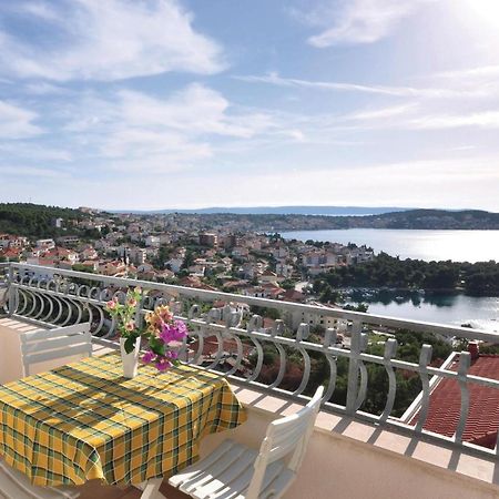 Lovely Apartment In Trogir With Kitchen Экстерьер фото