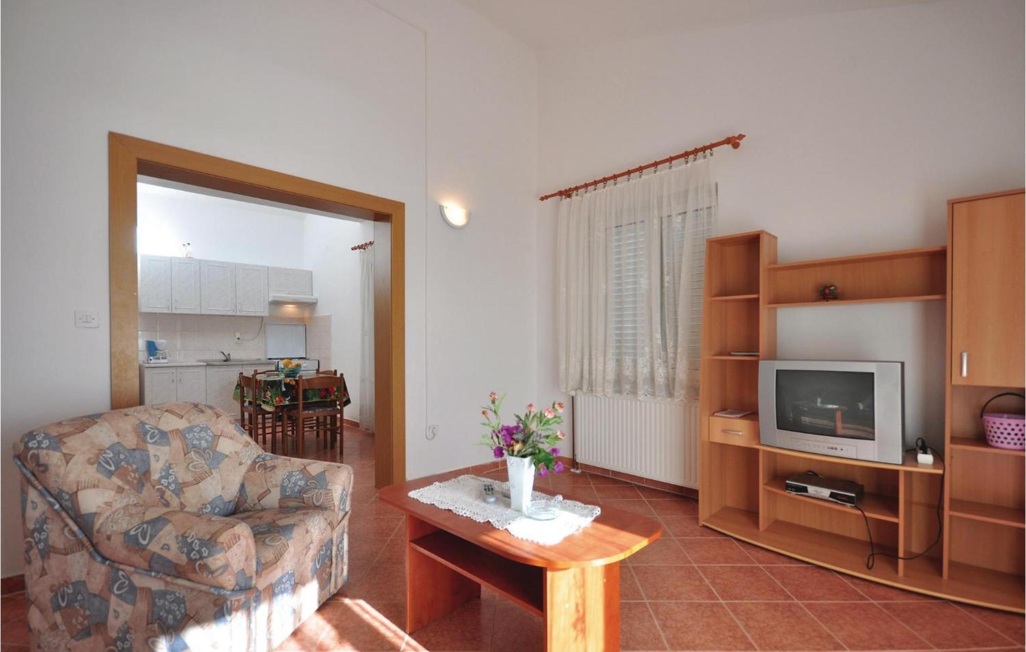 Lovely Apartment In Trogir With Kitchen Экстерьер фото