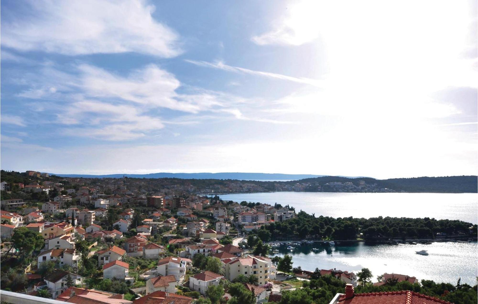Lovely Apartment In Trogir With Kitchen Экстерьер фото