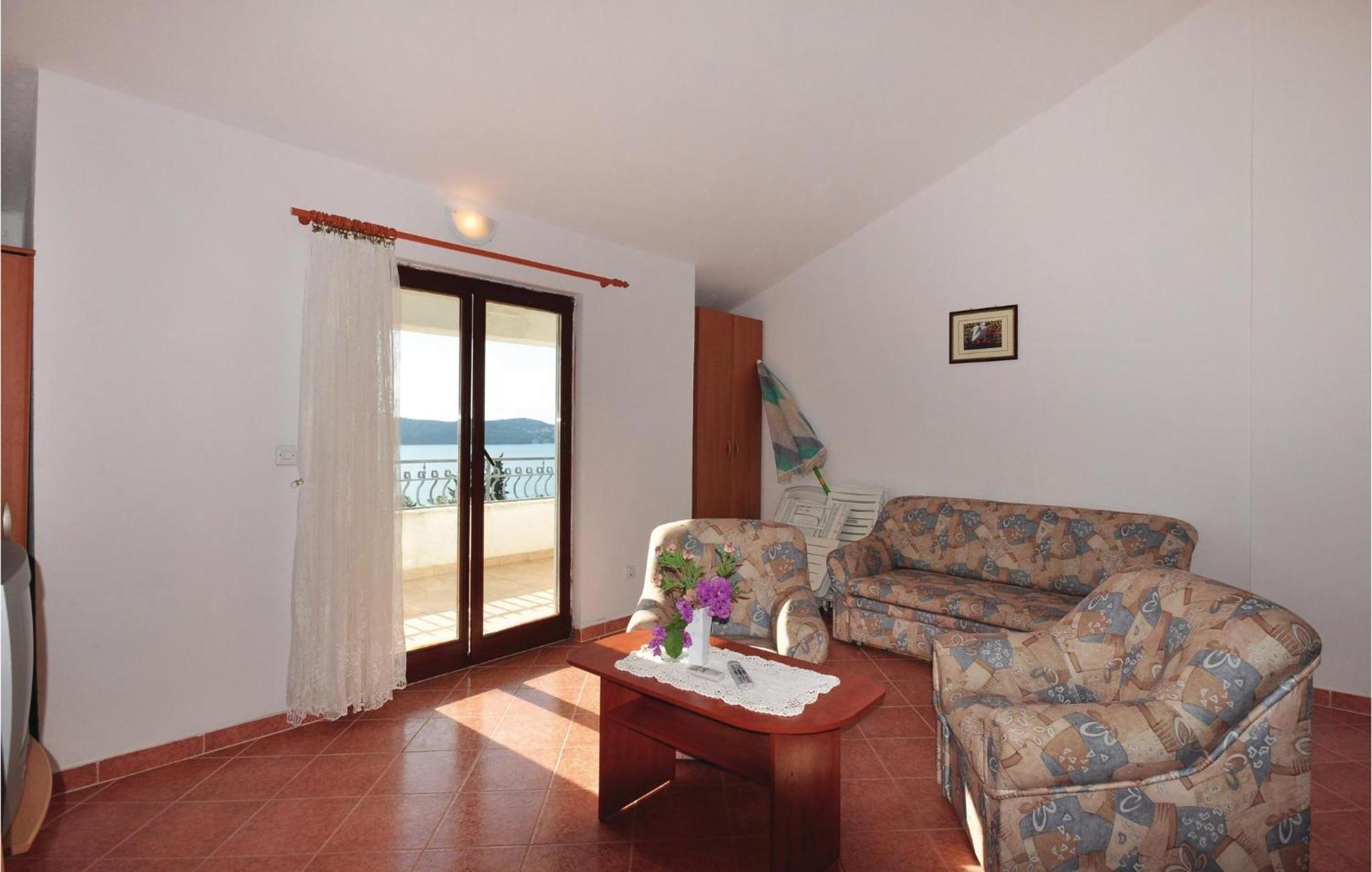 Lovely Apartment In Trogir With Kitchen Экстерьер фото