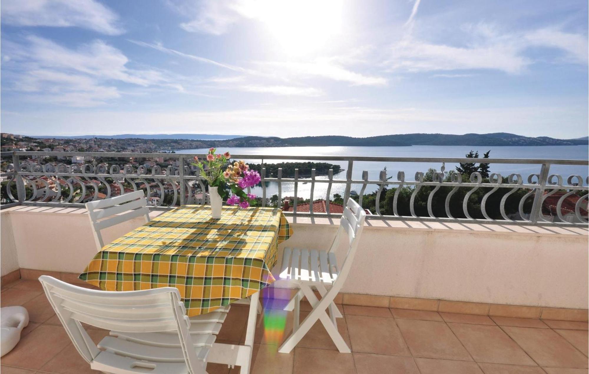 Lovely Apartment In Trogir With Kitchen Экстерьер фото