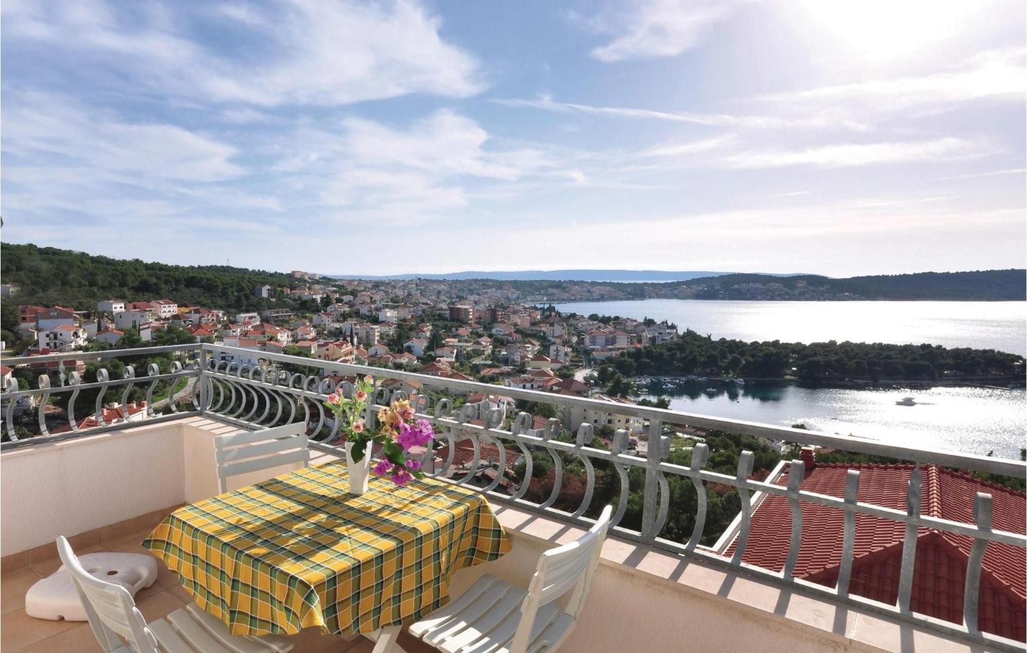 Lovely Apartment In Trogir With Kitchen Экстерьер фото