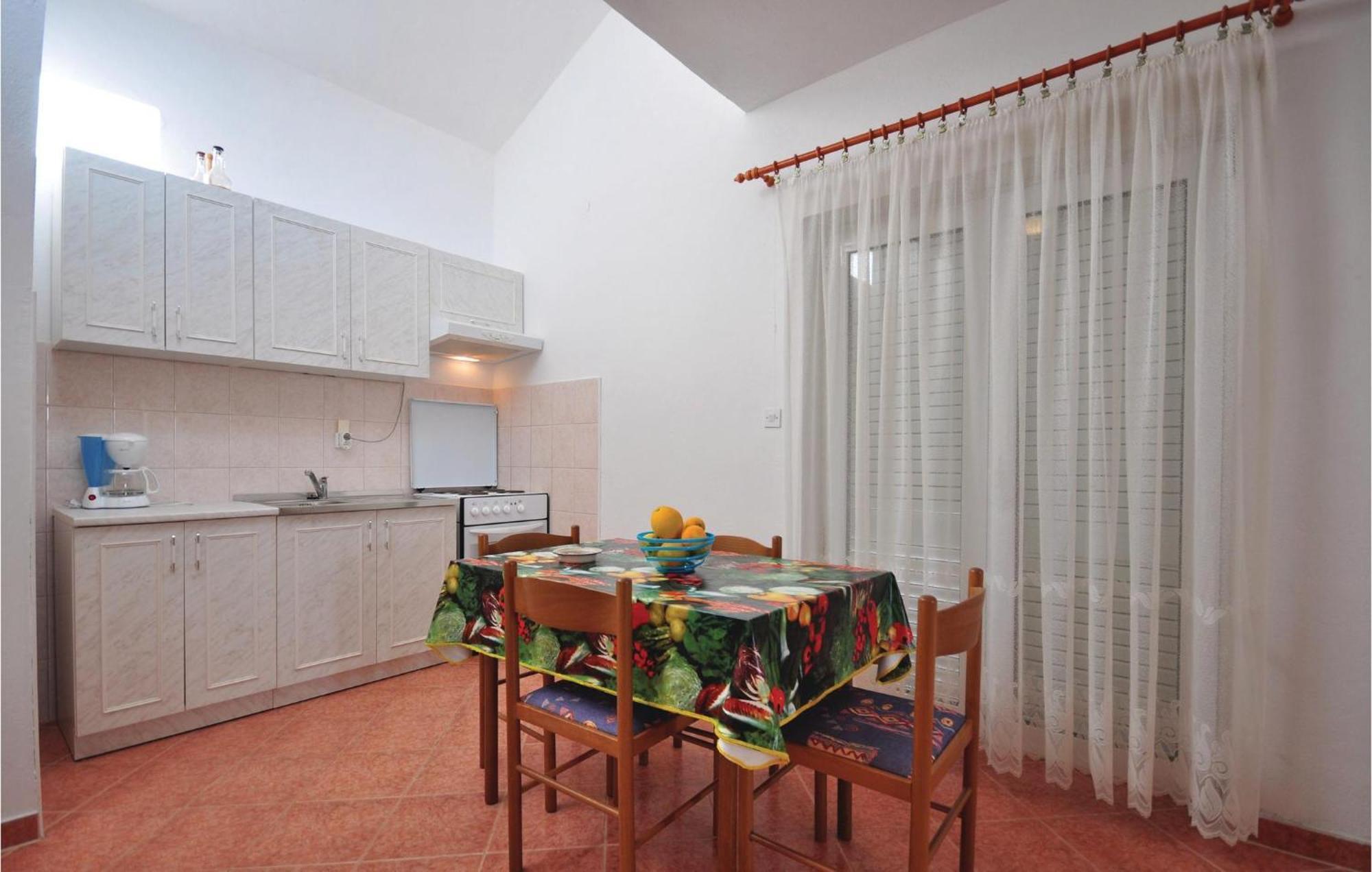 Lovely Apartment In Trogir With Kitchen Экстерьер фото