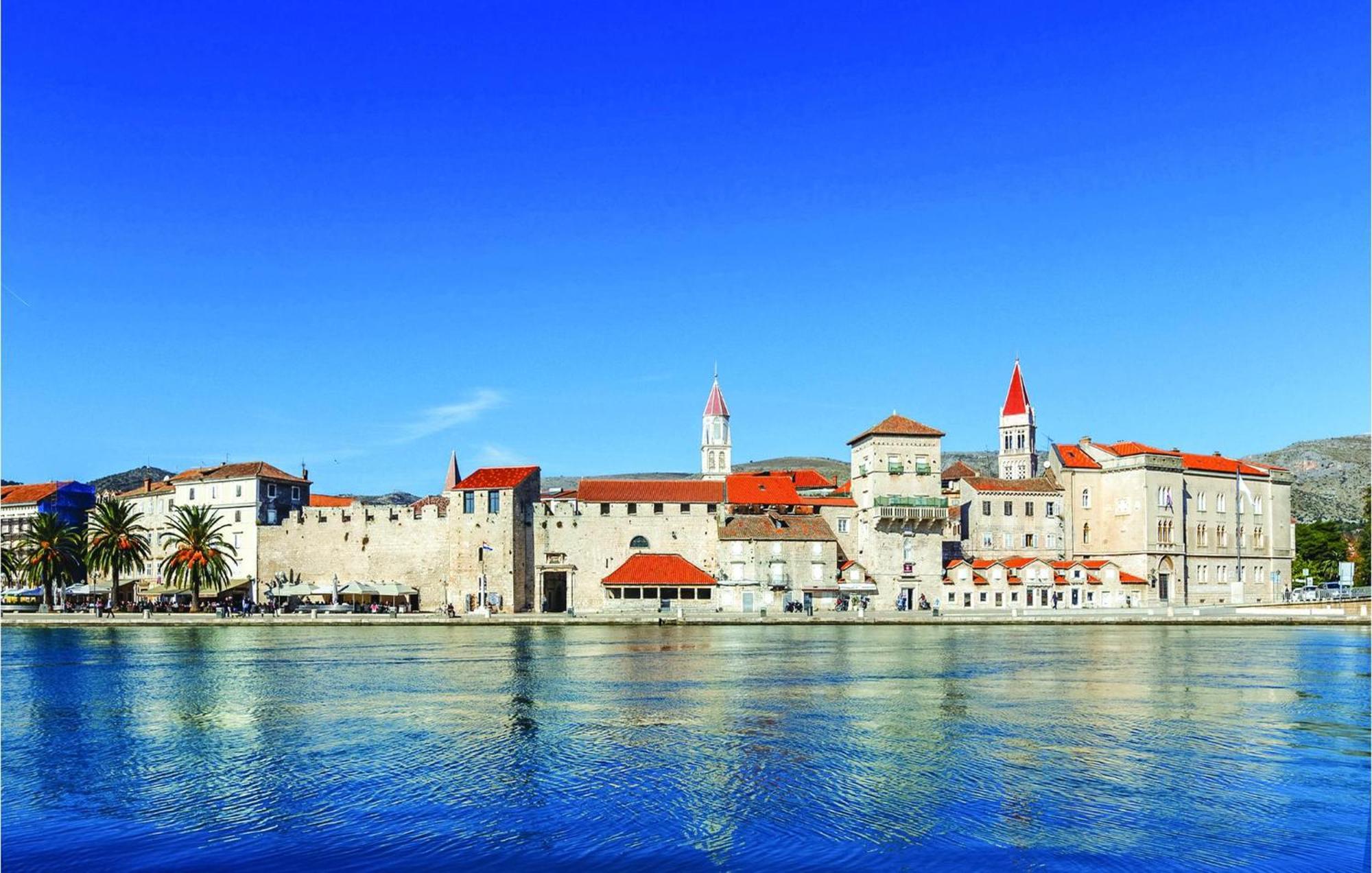 Lovely Apartment In Trogir With Kitchen Экстерьер фото